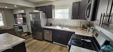 This beautifully updated home underwent a complete renovation - photo 7