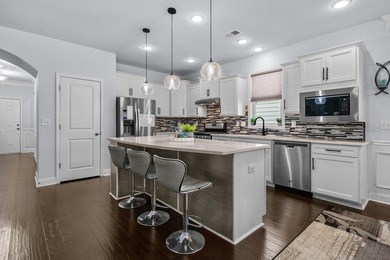 Back on the market with fresh updates! Freshly painted - photo 6