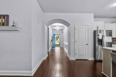 Back on the market with fresh updates! Freshly painted - photo 9