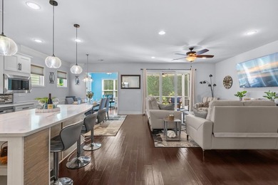 Back on the market with fresh updates! Freshly painted - photo 10