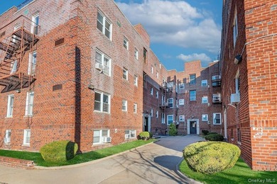This exceptional apartment building offers an unparalleled - photo 1