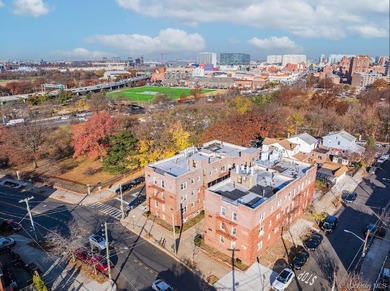 This exceptional apartment building offers an unparalleled - photo 2