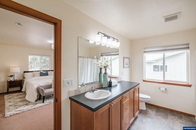 Great dual-living opportunity! Beautiful, move-in-ready 2016