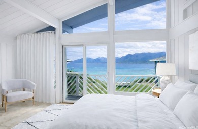 Live your Hawaii dream in this gated oceanfront compound - photo 1