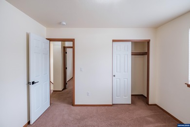 Great dual-living opportunity! Beautiful, move-in-ready 2016