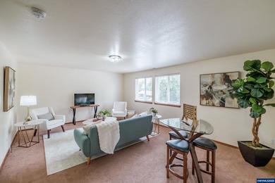 Great dual-living opportunity! Beautiful, move-in-ready 2016