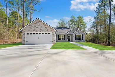 Secluded Haven in Rayburn Country, a pristine gem of new - photo 2
