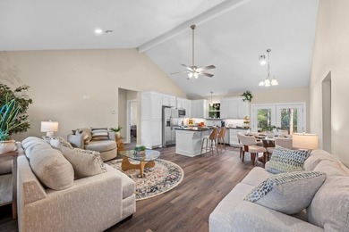 Secluded Haven in Rayburn Country, a pristine gem of new - photo 4