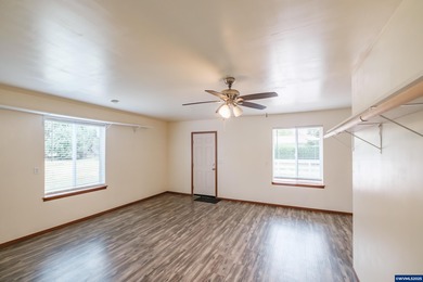 Great dual-living opportunity! Beautiful, move-in-ready 2016