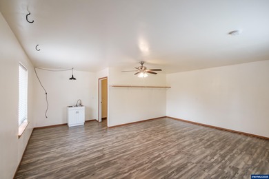 Great dual-living opportunity! Beautiful, move-in-ready 2016