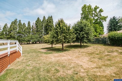 Great dual-living opportunity! Beautiful, move-in-ready 2016