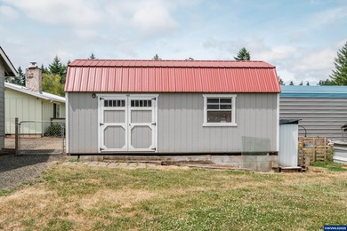 Great dual-living opportunity! Beautiful, move-in-ready 2016