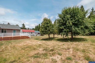 Great dual-living opportunity! Beautiful, move-in-ready 2016