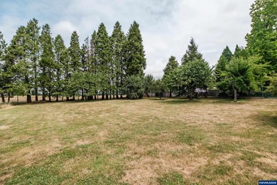 Great dual-living opportunity! Beautiful, move-in-ready 2016