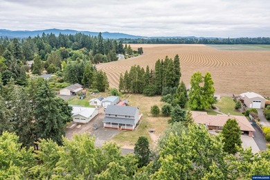 Great dual-living opportunity! Beautiful, move-in-ready 2016