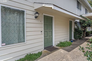 Bright, clean, and move-in ready, this desirable end-unit condo - photo 1