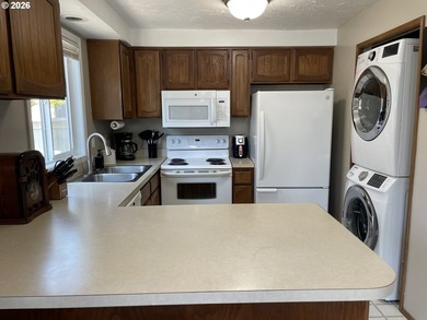 Bright, clean, and move-in ready, this desirable end-unit condo - photo 8