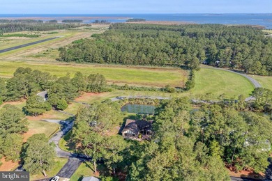 Beautifully maintained 3-bedroom, 2-full bath waterfront brick - photo 4
