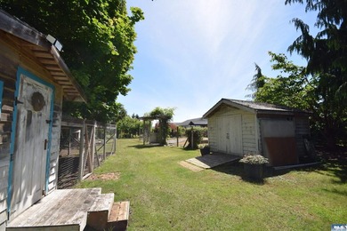 Experience the perfect blend of privacy, luxury, and outdoor - photo 37