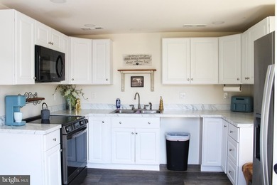 Are you looking for a home with that classic colonial charm - photo 3