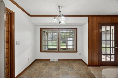 Welcome to this charming 4BR, 2BA, 2 car garage, brick ranch - photo 6