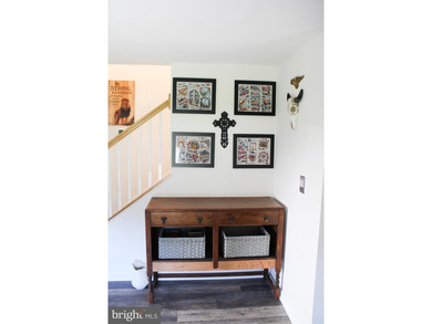 Are you looking for a home with that classic colonial charm - photo 8