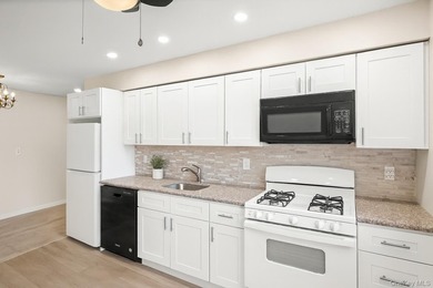 Welcome To Effortless Living In The Sought After Chateau Villas - photo 3