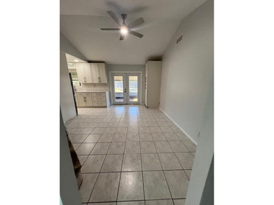 Wonderful home in La Mancha! No HOA! 3 bedrooms, 2 bathrooms, 2 - photo 6