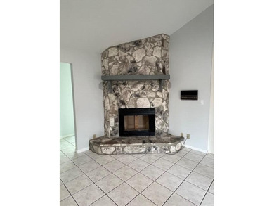 Wonderful home in La Mancha! No HOA! 3 bedrooms, 2 bathrooms, 2 - photo 9