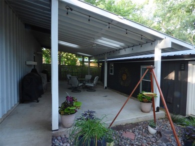 Nestled at the Preston Bend point, this beautifully landscaped - photo 3