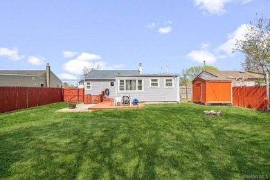 Welcome home to this charming cottage-style 2-3 bedroom home - photo 17