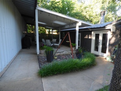 Nestled at the Preston Bend point, this beautifully landscaped - photo 8