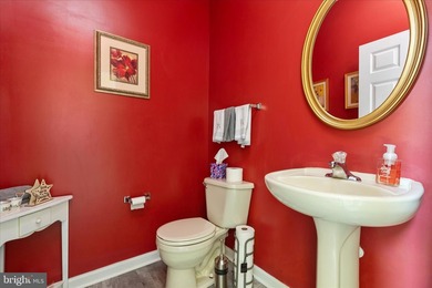 Welcome home to easy living in the beautiful and sought-after - photo 19