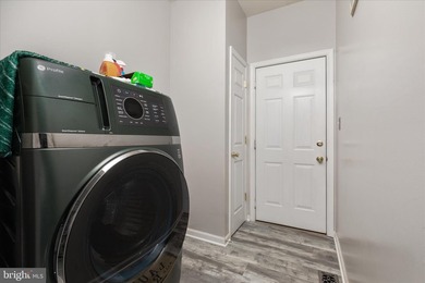 Welcome home to easy living in the beautiful and sought-after - photo 20