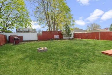 Welcome home to this charming cottage-style 2-3 bedroom home - photo 21
