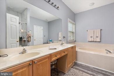 Welcome home to easy living in the beautiful and sought-after - photo 24
