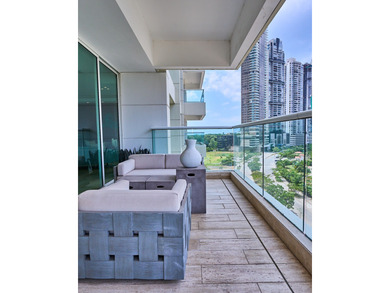 Luxury Apartment o Front-Line Location o Home-Style Living - photo 10