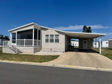 (private lake, pond, creek) Home For Sale in Bradenton Florida