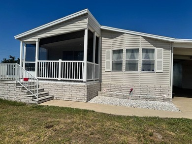 Welcome to this spacious and well-maintained 2008 mobile home - photo 4