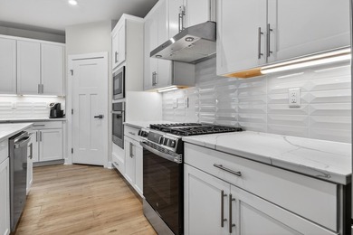 Like new, move in ready home with an open floor plan and lots of - photo 8