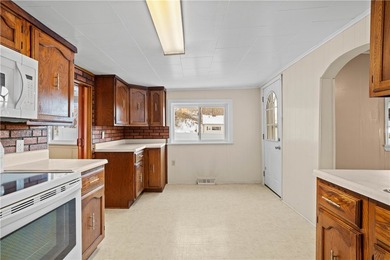 Welcome home to this spacious 3-bedroom half duplex offering - photo 13