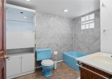 Welcome home to this spacious 3-bedroom half duplex offering - photo 17