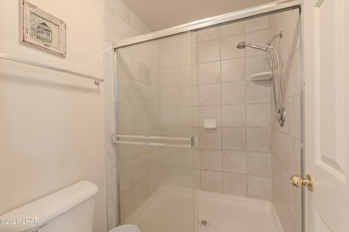 Energy-efficient solar pool home with 4 bedrooms, 3 bathrooms - photo 18