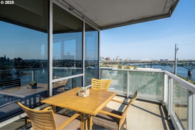 Quiet, clean South Waterfront! Breathtaking city, river and