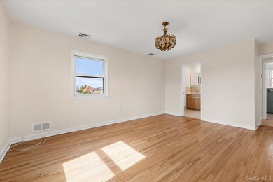Welcome to 530 Washington Boulevard, a beautifully maintained - photo 27