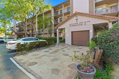 Beautifully renovated 2 BD, 2 BA first-floor condo in Century - photo 2