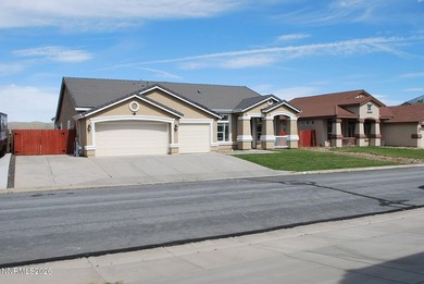 VIEWS, VIEWS, VIEWS!!! Don't miss this AWESOME 4 bedroom, 2 bath - photo 3