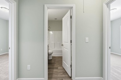 Check out this awesome 3 bed/2 bath home located just minutes - photo 4