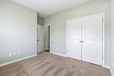 Check out this awesome 3 bed/2 bath home located just minutes - photo 7