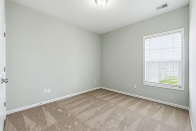 Check out this awesome 3 bed/2 bath home located just minutes - photo 8